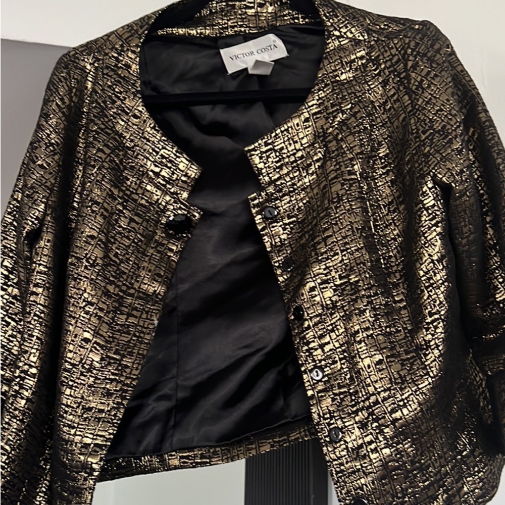 Nice jacket. Victor Costa NWOT Can Be Worn With A Skirt or Slacks. Dressy.